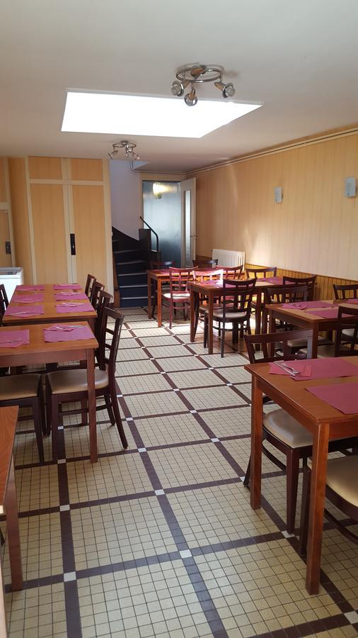 Hotel Restaurant Les Roches Avoine Екстериор снимка